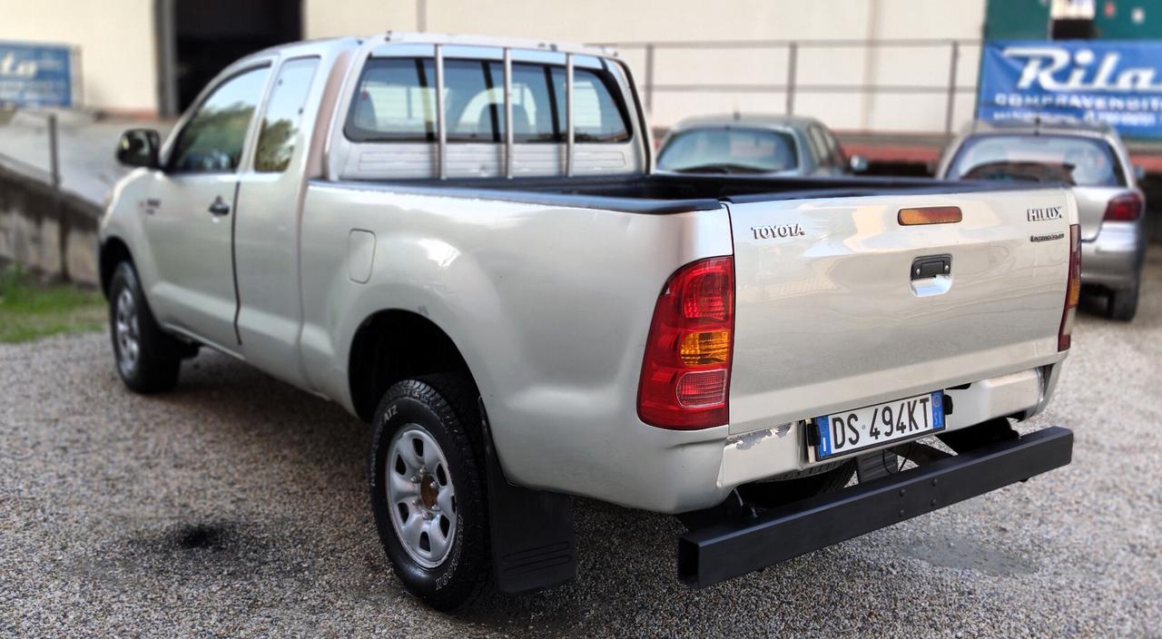 Toyota Hilux 2.5 D-4D 4WD Extra Cab PICK UP