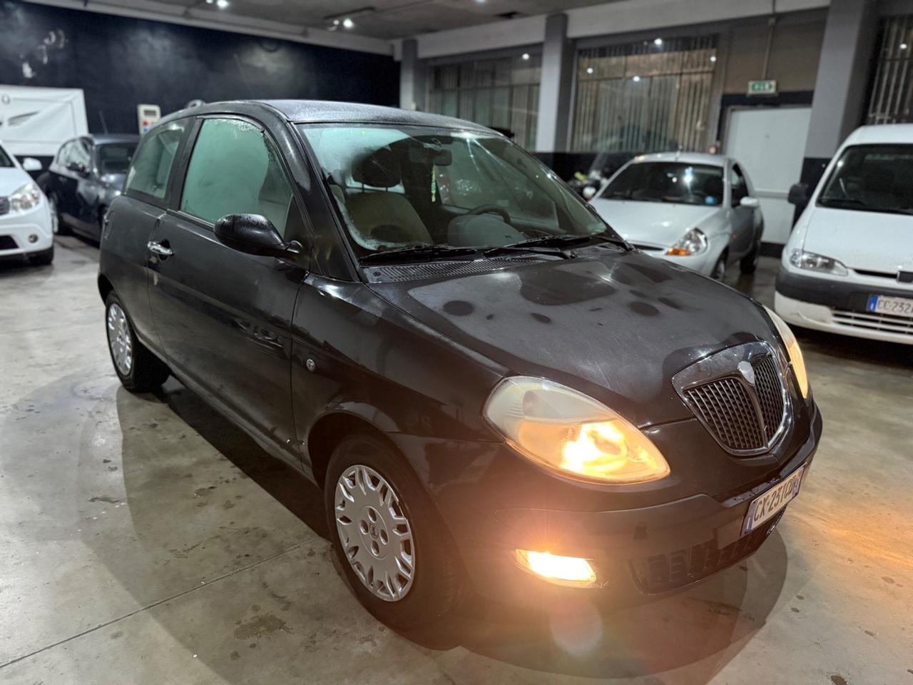 Lancia Ypsilon 1.3 MJT 75 CV Argento
