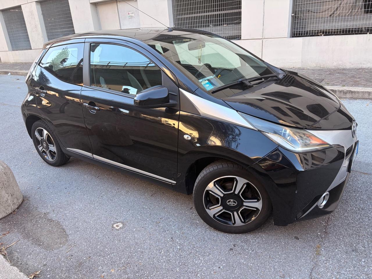 Toyota Aygo 1.0 VVT-i 69 CV 5 porte x-clusiv