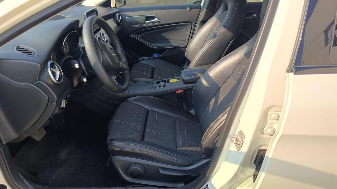 MERCEDES-BENZ GLA 200 d Automatic Business