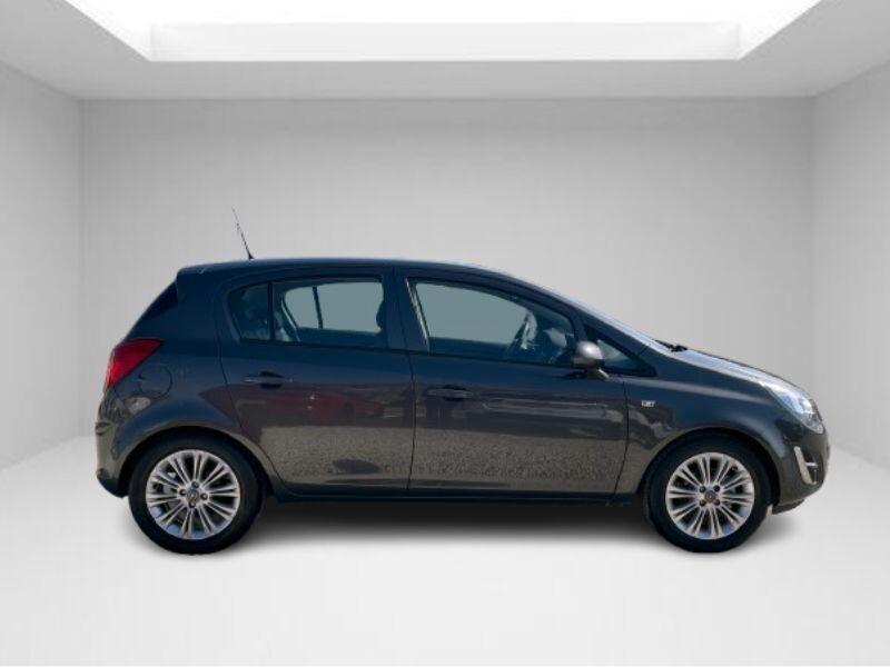 Opel Corsa 1.4 16V 5 porte Cosmo