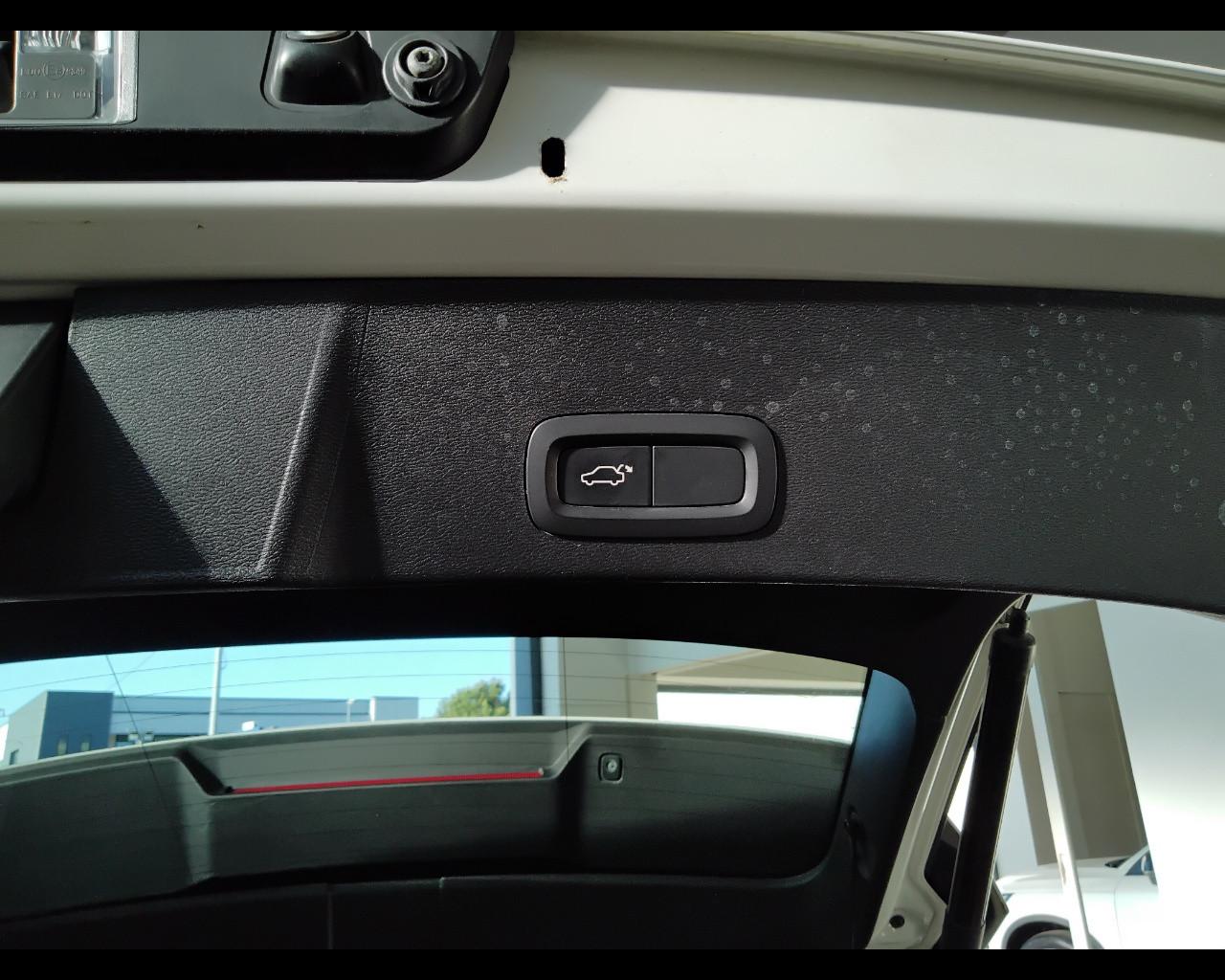 VOLVO XC40 - XC40 2.0 d3 Momentum Pro auto my21