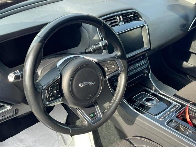 Jaguar XE 2.0 D 240 CV AWD aut. R-Sport