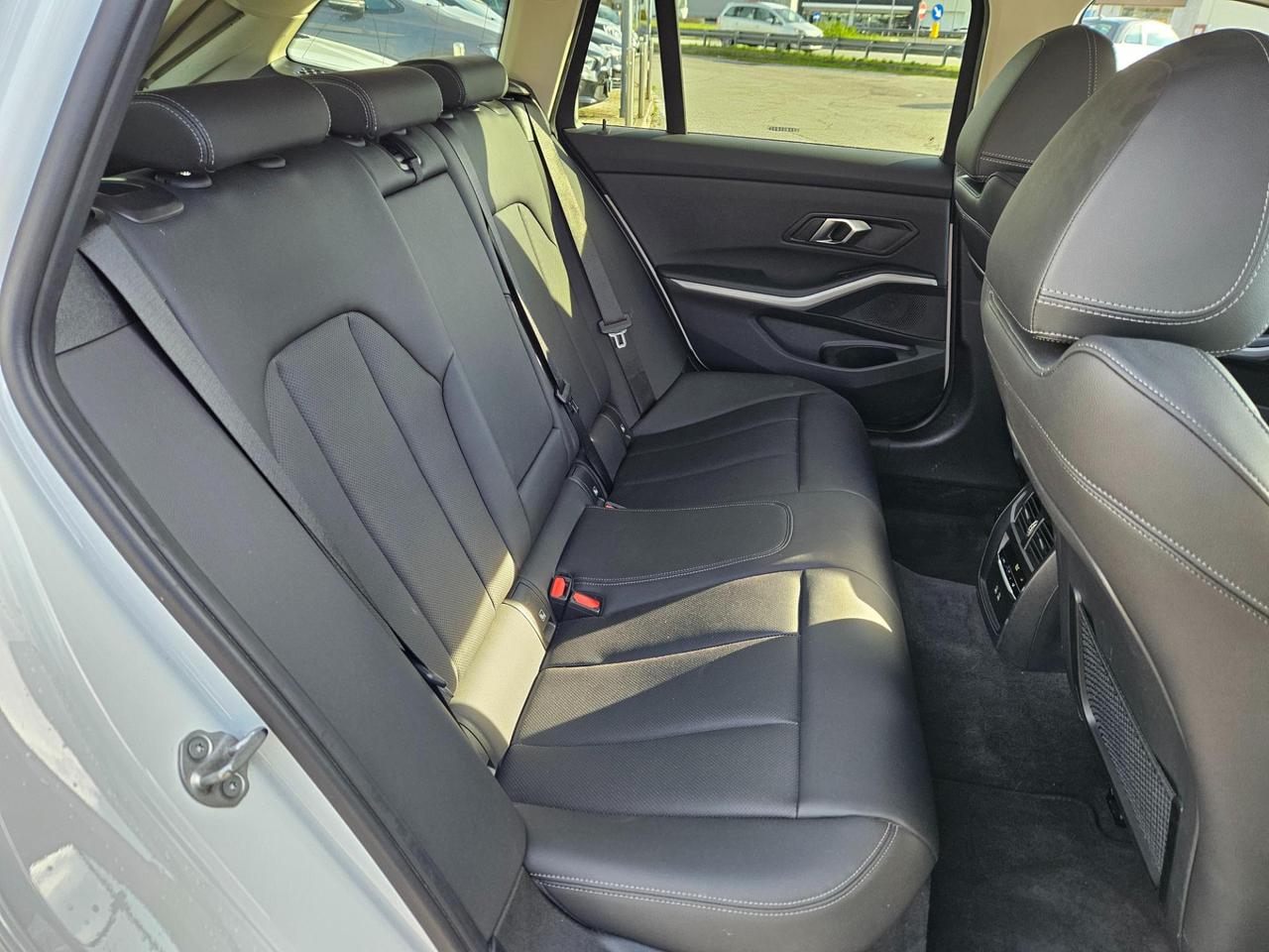 BMW 318 d Touring mhev 48V auto/Restyling