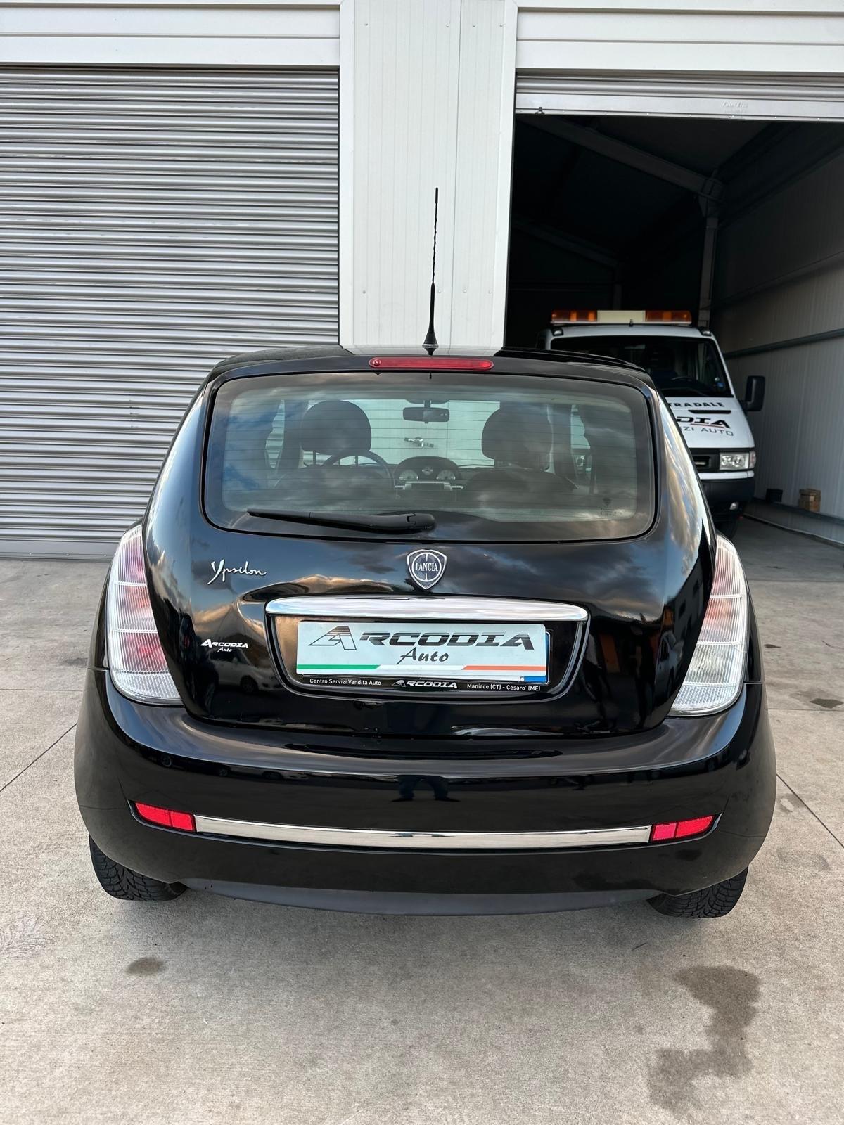 Lancia Ypsilon 1.3 MJT 75 CV Platino