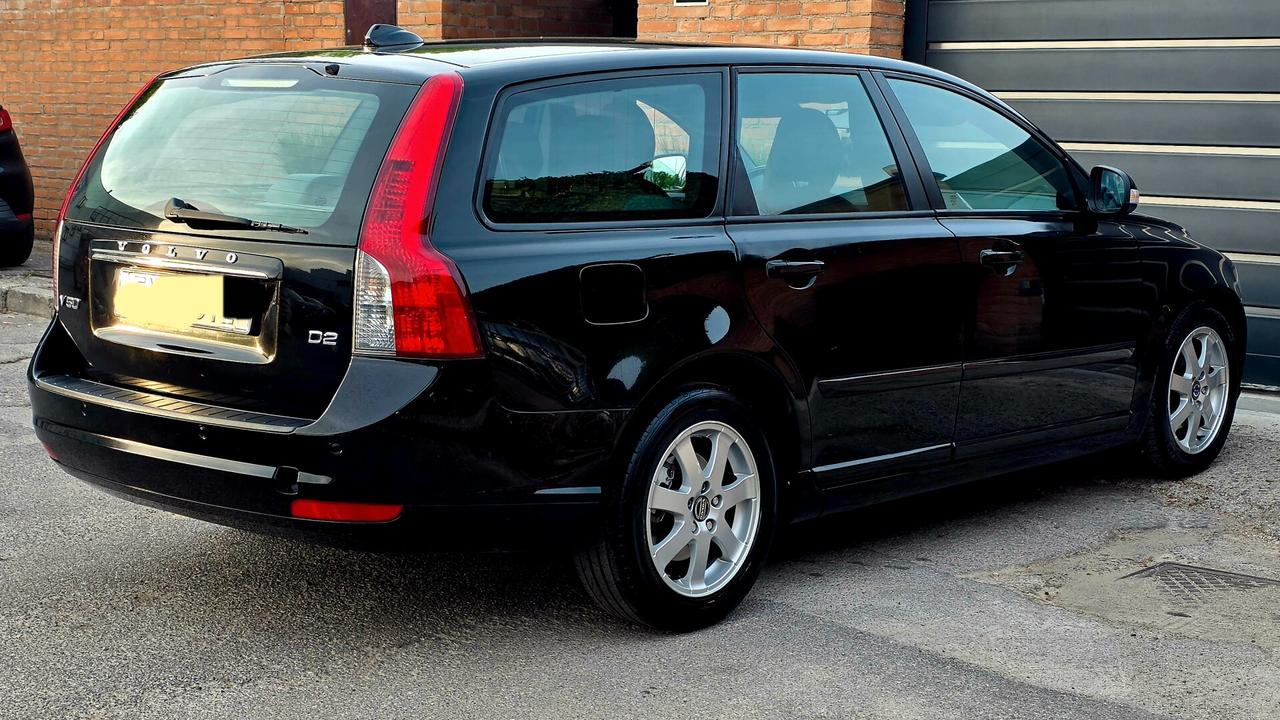 Volvo V50 D2 R-design neopatentati euro5B