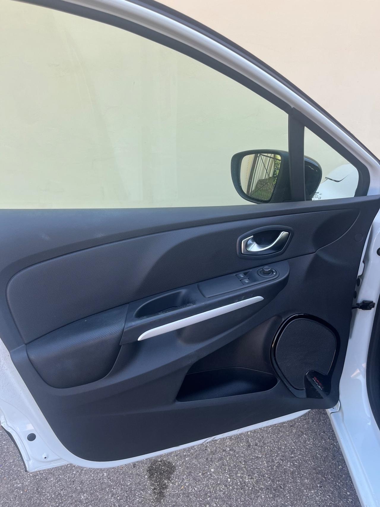 Renault Clio 1.2 75CV 5 porte Wave