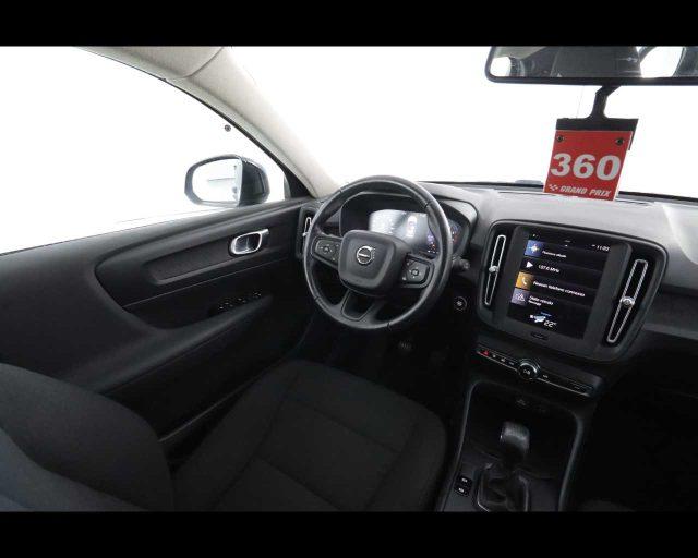 VOLVO XC40 T2 Momentum Core