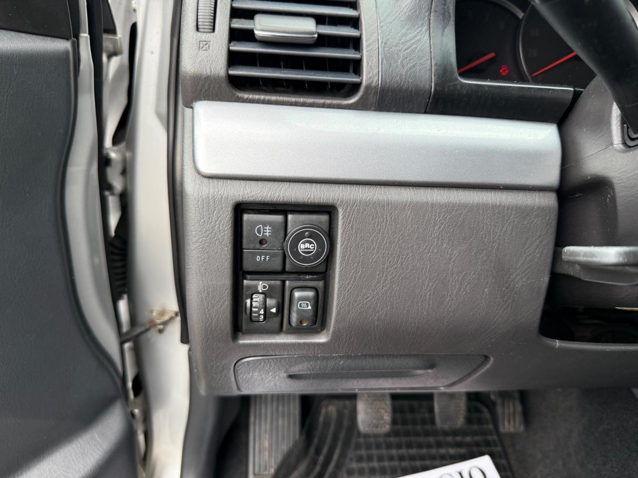 Suzuki Grand Vitara con carrello autocarro GPL