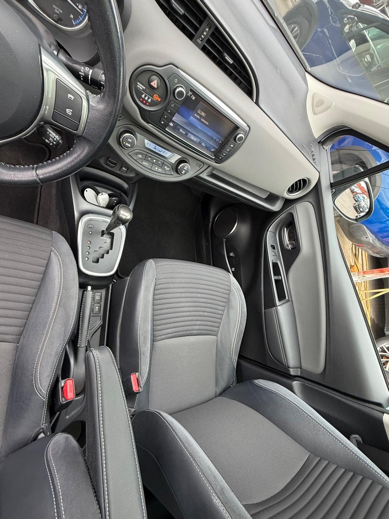 Yaris 1.5 Hybrid( 65 mila km - GLAMUR EDITION )-RATE