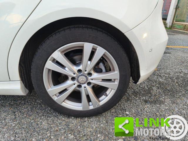 MERCEDES-BENZ A 200 d Automatic Premium