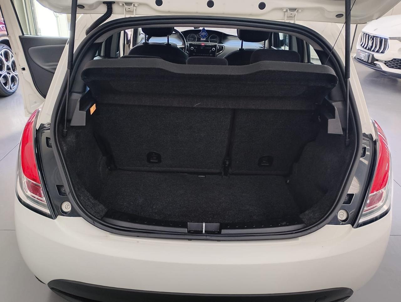 Lancia Ypsilon 1.2 69 CV Unyca