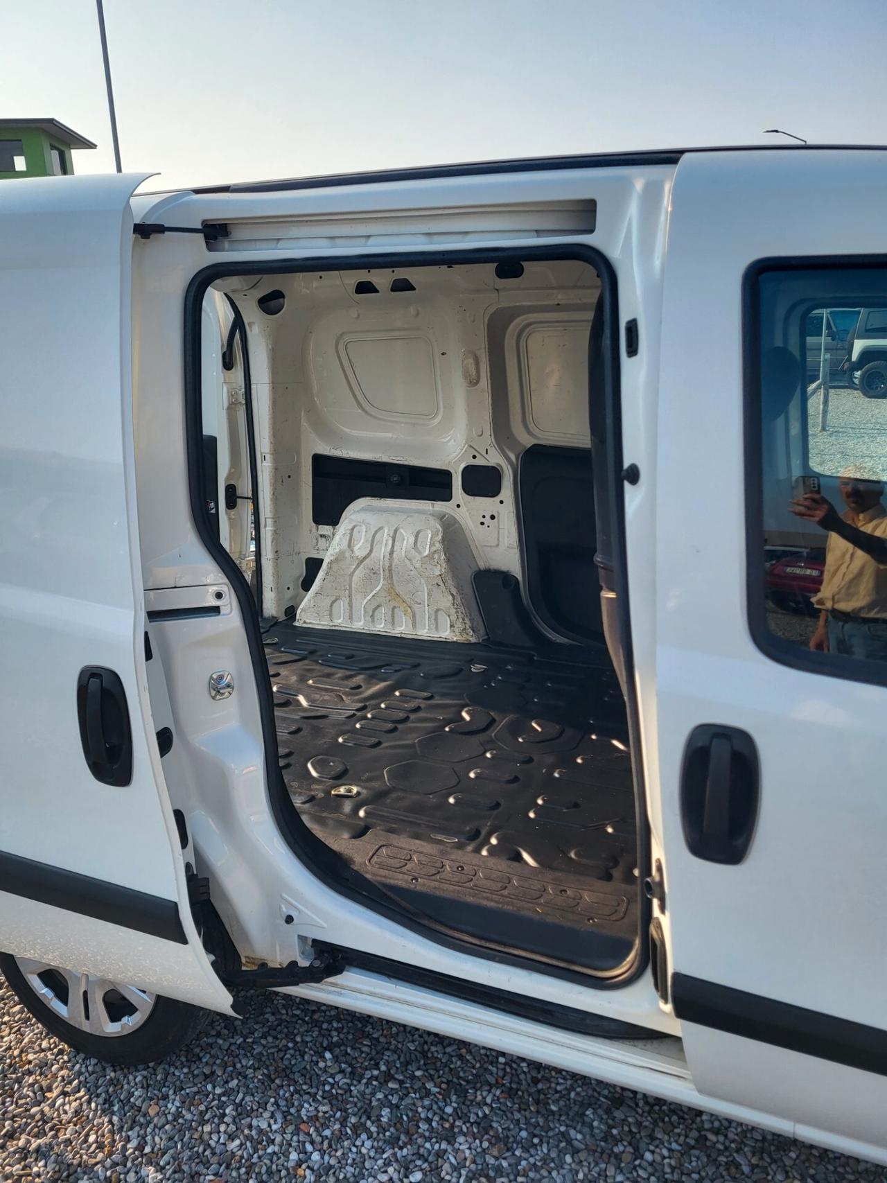 Fiat Doblo furgone con gancio