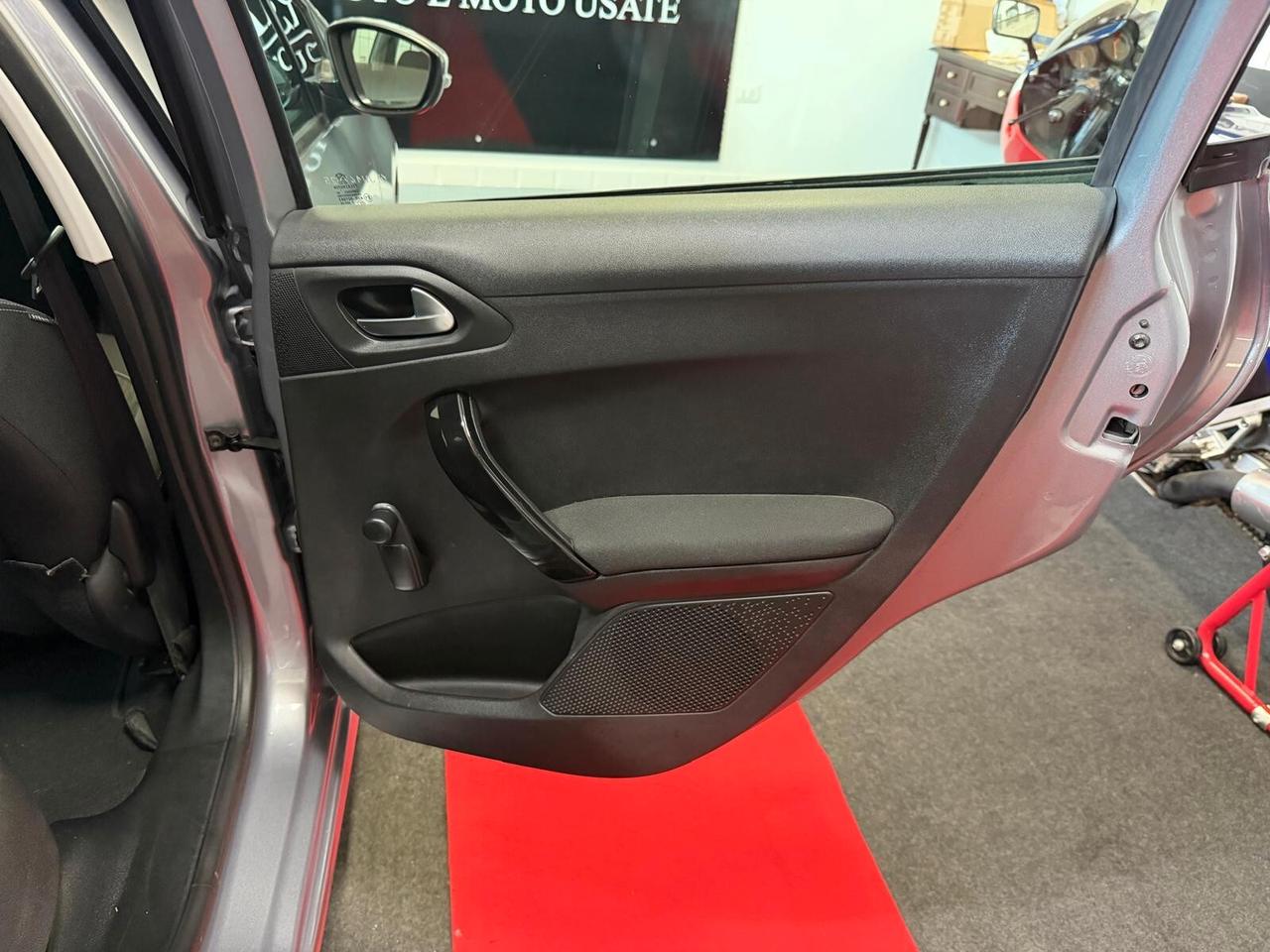 Peugeot 208 PureTech 82 Stop&Start 5 porte Allure
