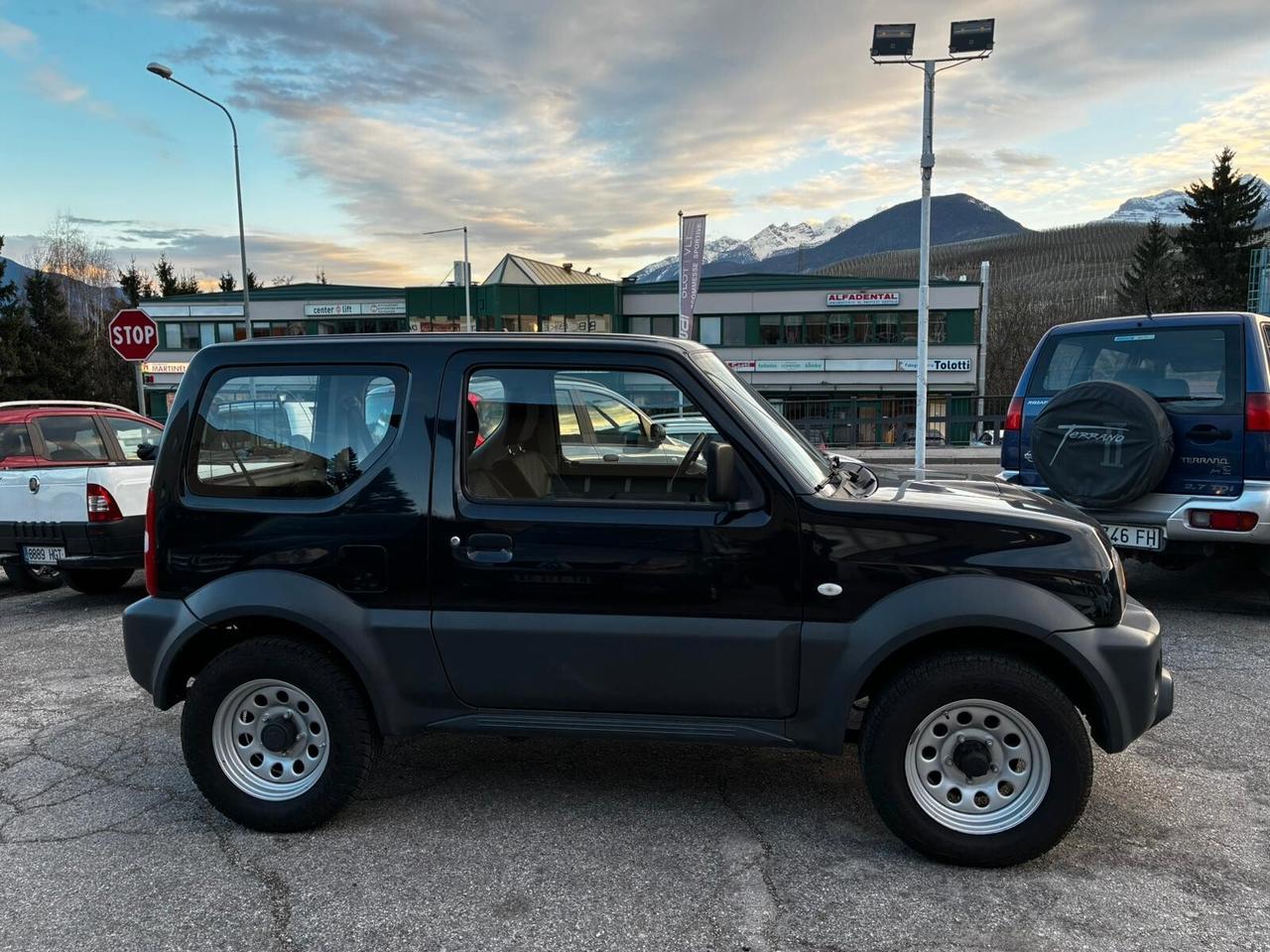 SUZUKI JIMNY 4WD 1.3i 85CV - GANCIO TRAINO