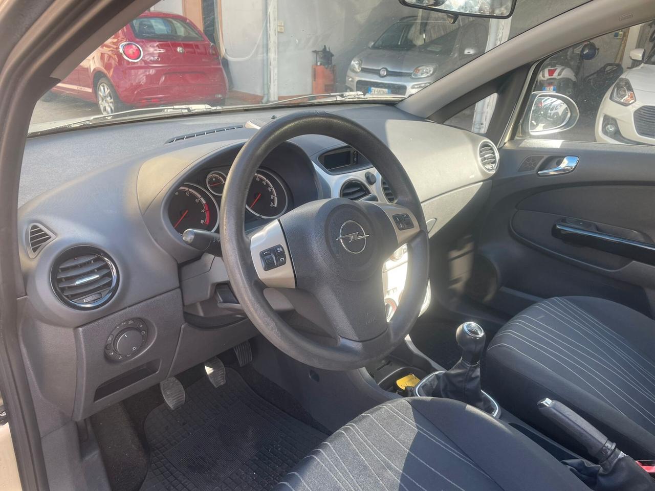 Opel Corsa 1.2 5 porte Cosmo