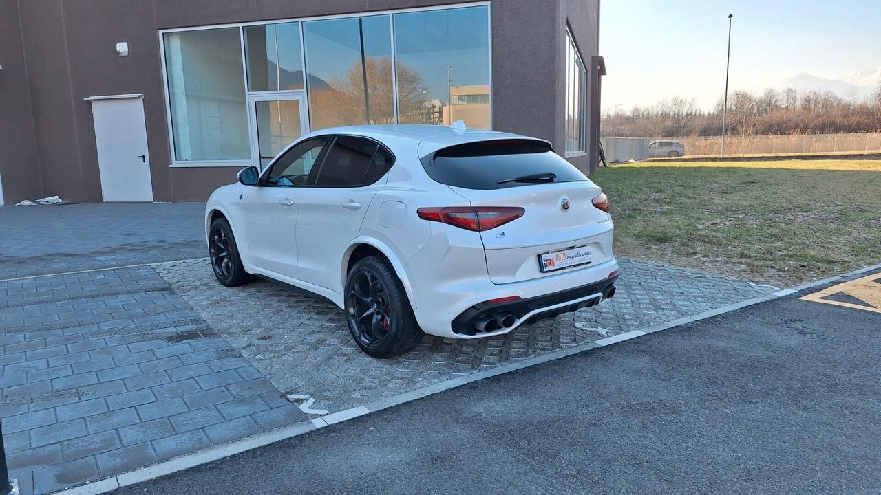 Alfa Romeo Stelvio Quadrifoglio IVA ESPOSTA tagliandi certificati