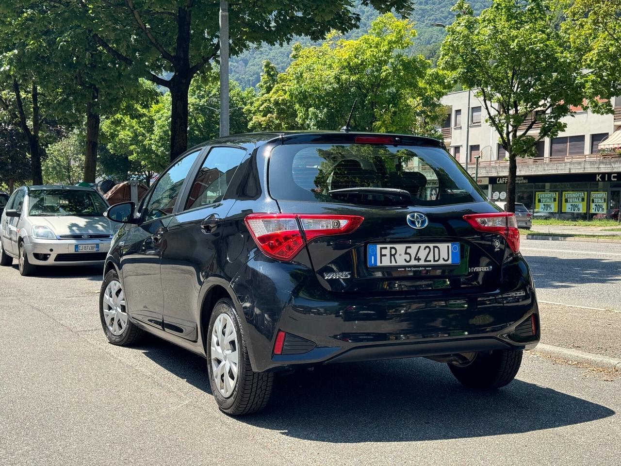 Toyota Yaris 1.5 Hybrid 5 porte - NEOPATENTATI - CAMBIO AUTOMATICO - TELECAMERA PER PARCHEGGIO ASSISTITO