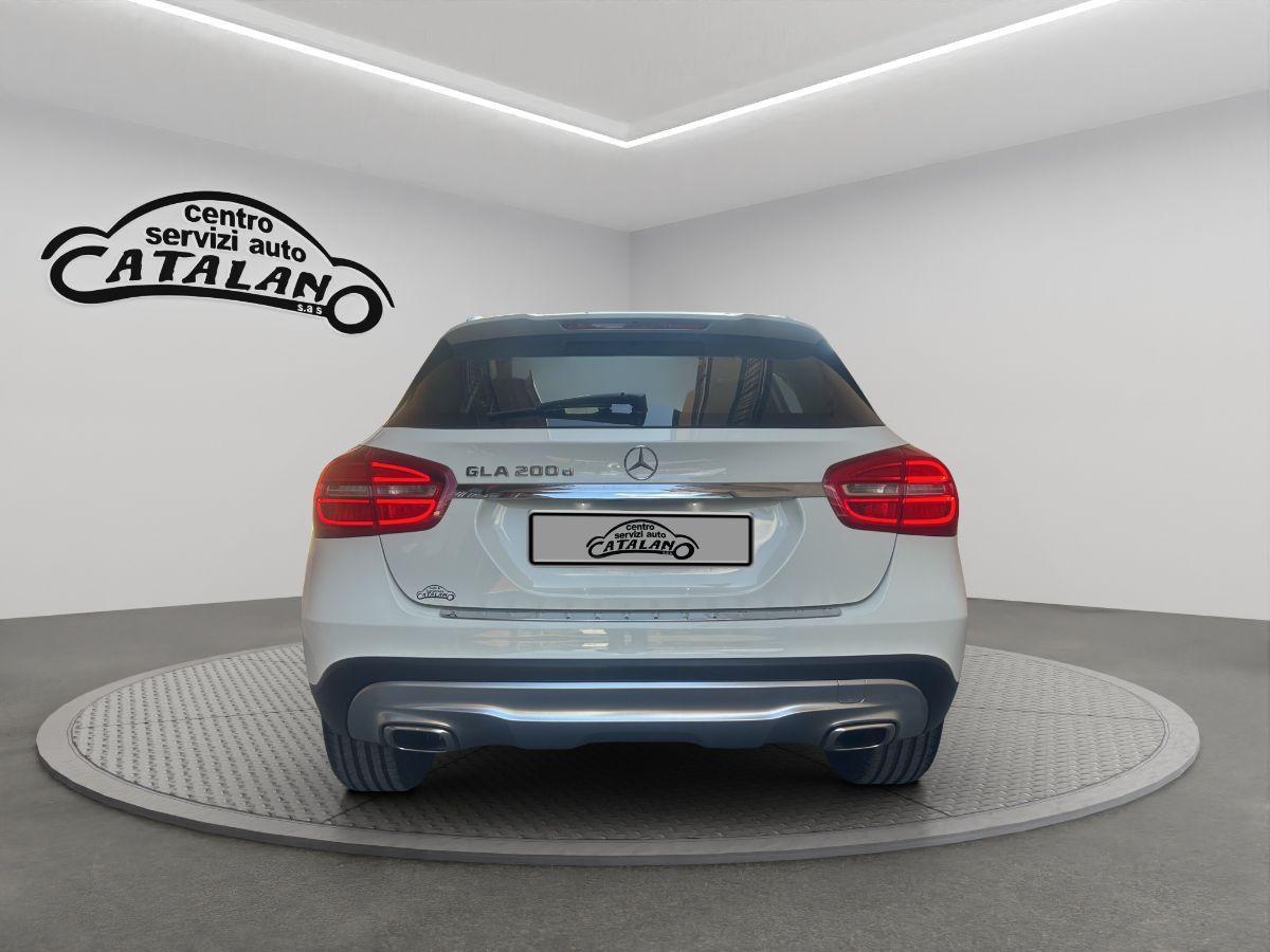 MERCEDES - Classe GLA - GLA 200 d 136CV Premium