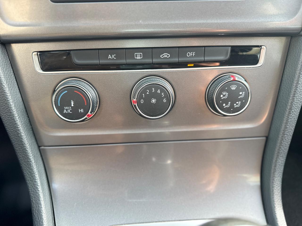 Volkswagen Golf 1.6 TDI 110 CV -2016 NAVI/18"