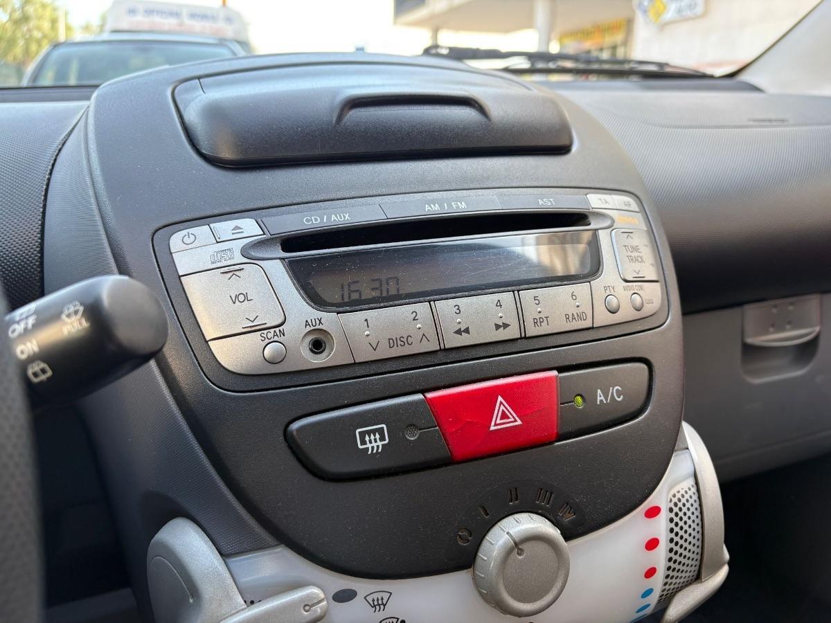 TOYOTA - Aygo - 12V VVT-i 5 porte Sol Conn. Red Ed.