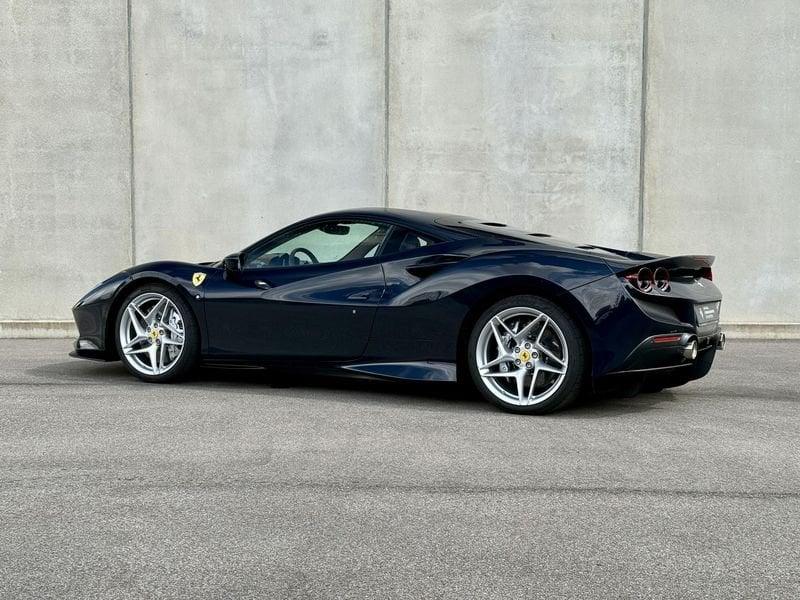 Ferrari F8 F8 Tributo - Blu Pozzi - sollevatore