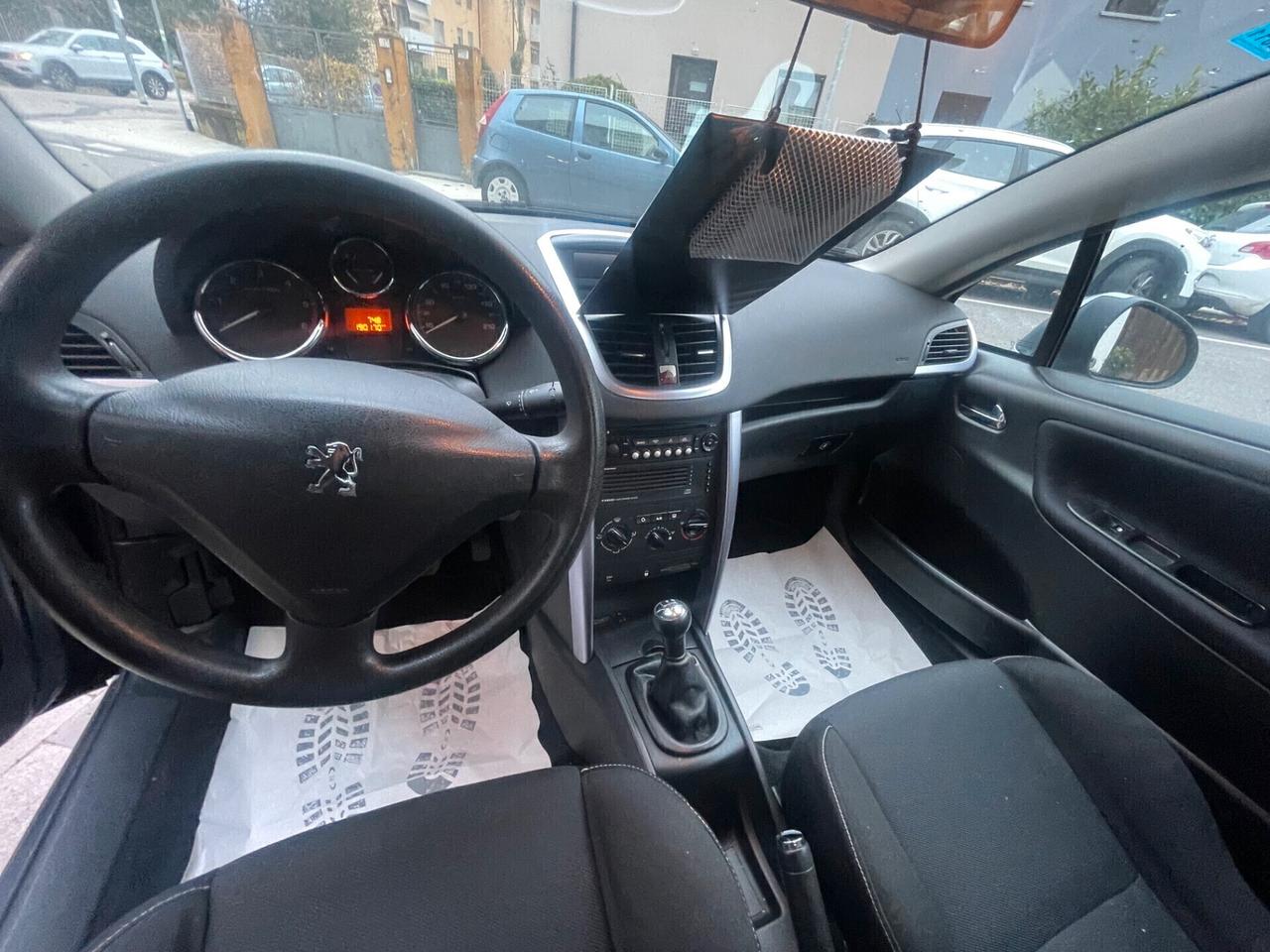 Peugeot 207 1.6 HDi 110CV CC Féline