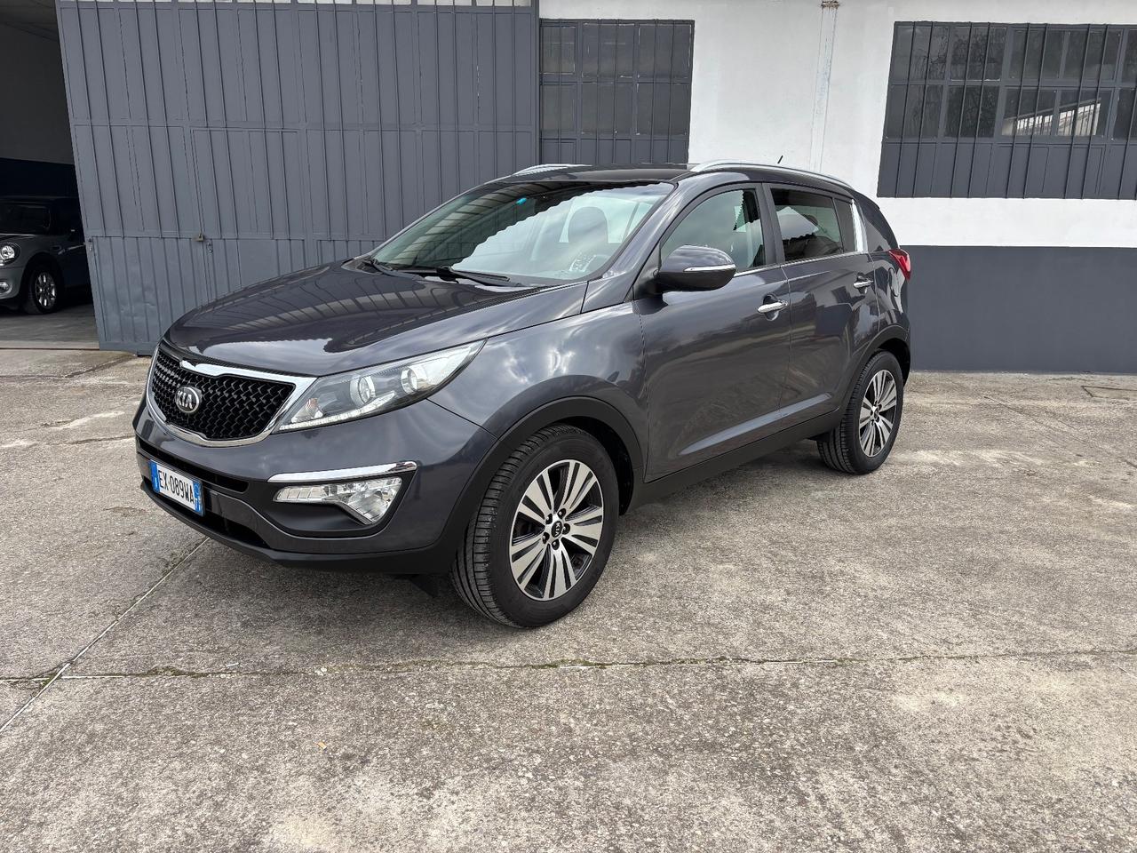 Kia Sportage 1.7 CRDI. Garanzia 12 mesi. Neopatentati