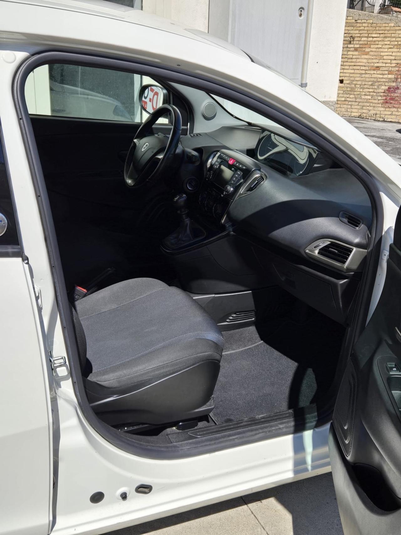 Lancia Ypsilon 1.2 69 CV 5 porte GPL Ecochic Gold