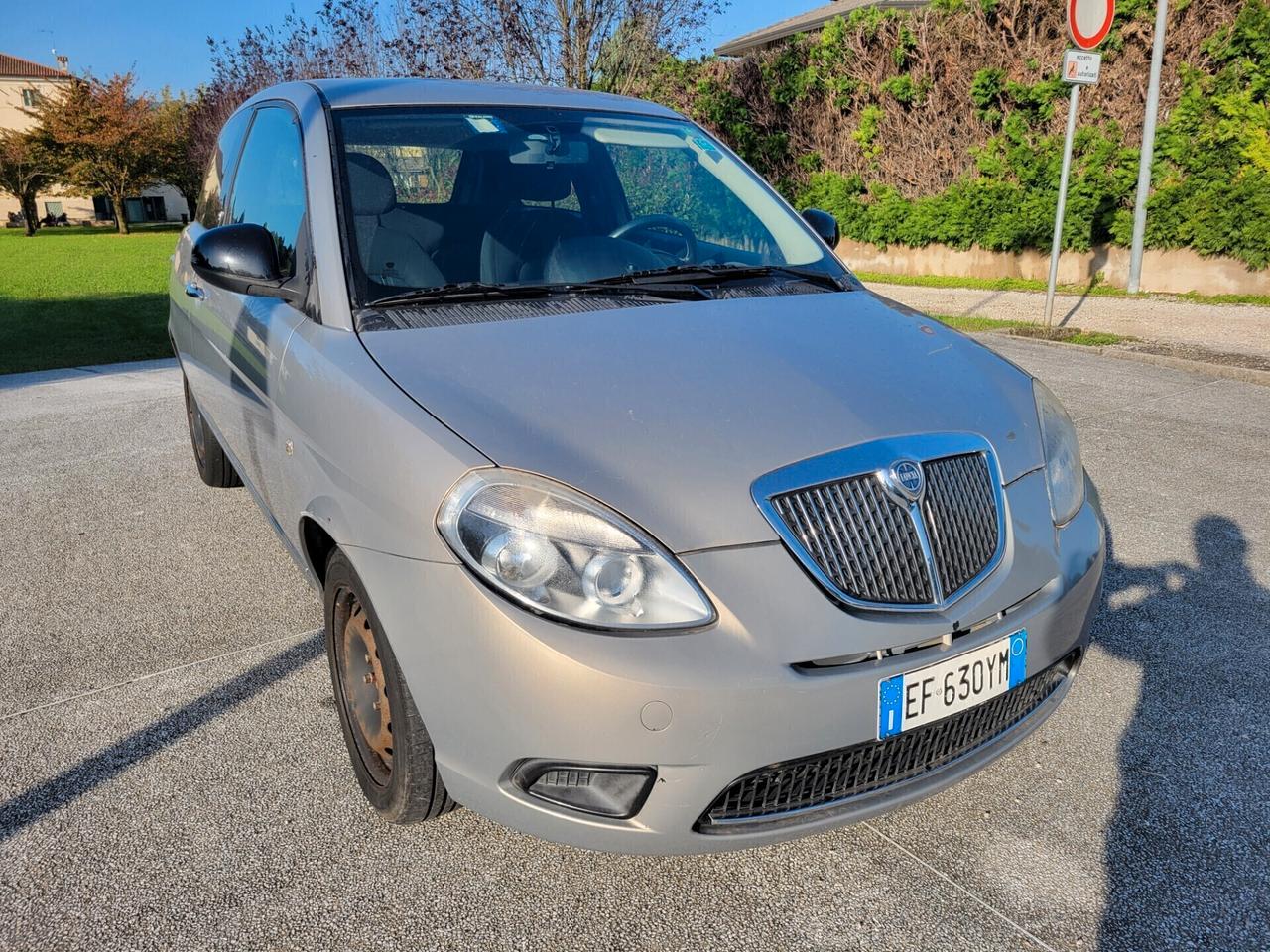 Lancia Ypsilon 1.3 MJT 75 CV NEOPATENTATI