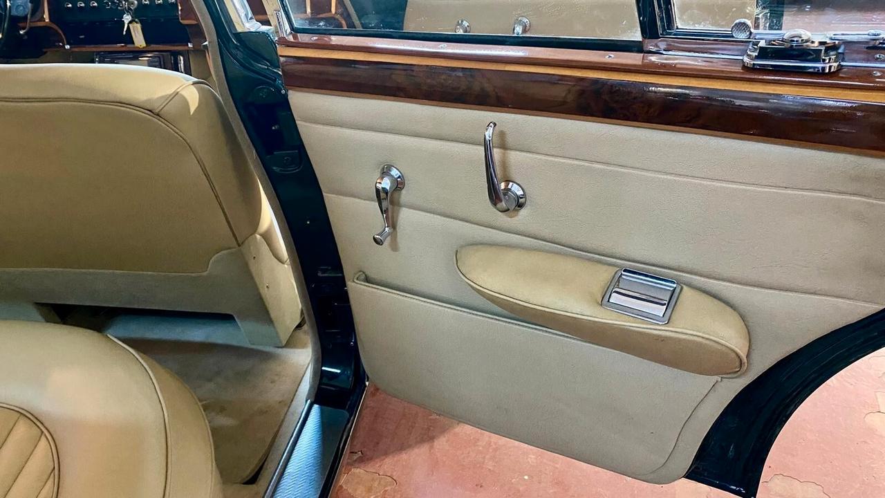 Daimler 250-V8 (Automatic)