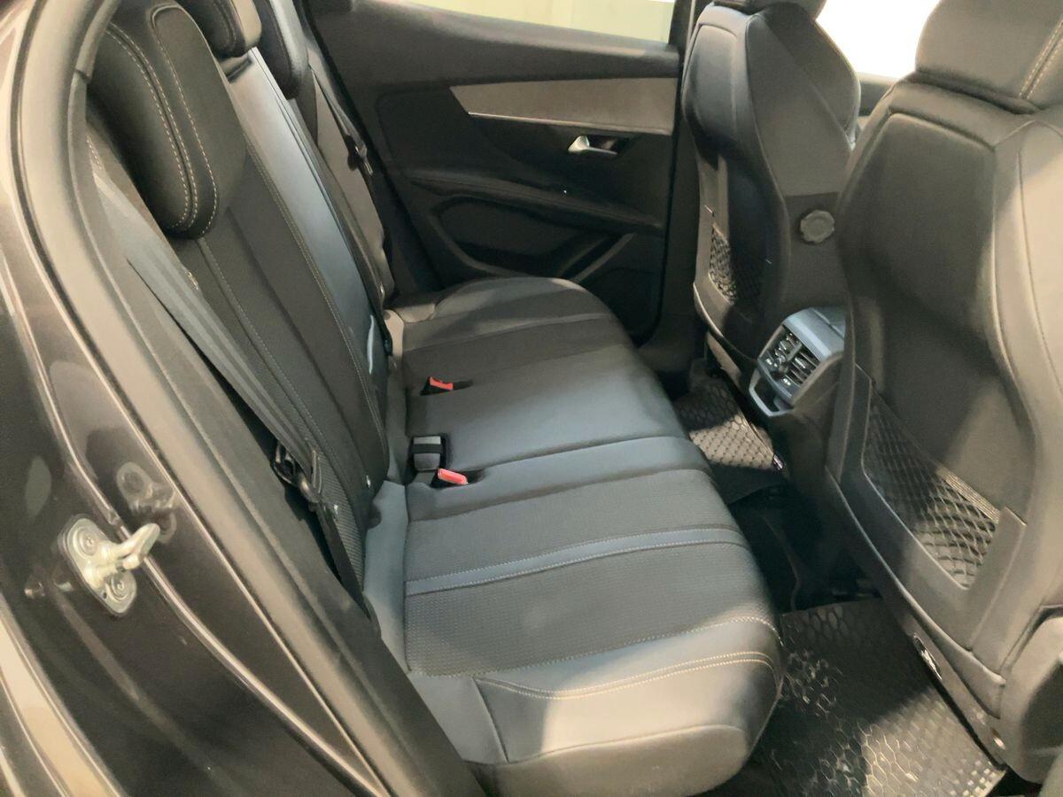 Peugeot 3008 1.5HDI FULLOPTIONAL NUOVA 2020