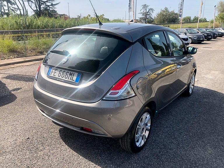 Lancia Ypsilon 1.2 69 CV 5 porte Silver
