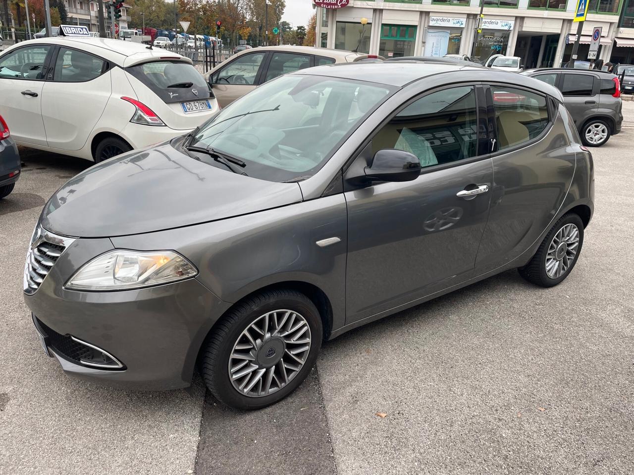 Lancia Ypsilon 1.2 69 CV 5 porte Silver