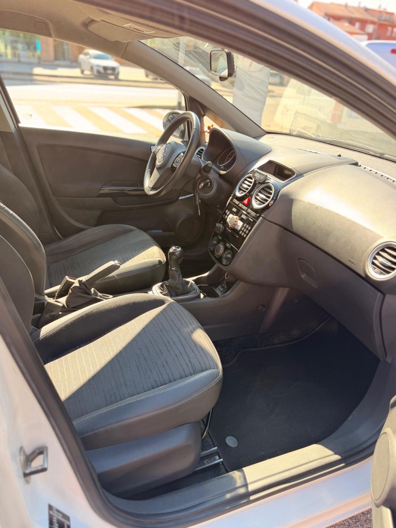 Opel Corsa 1.2 neopatentati GPL garanzia pronto uso