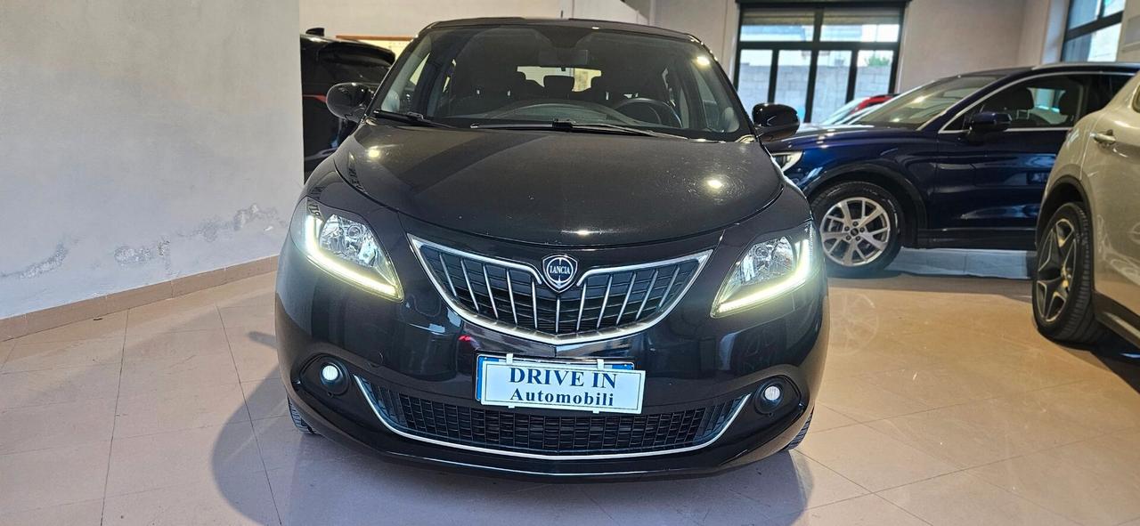 Lancia Ypsilon 1.0 HYBRID 5 porte Posti Gold