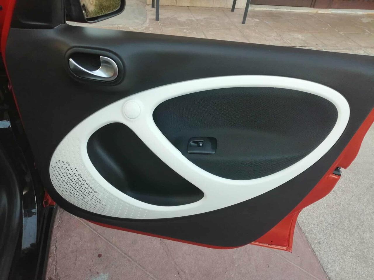 SMART FORFOUR 2015 PASSION 1.0 71CV MANUALE