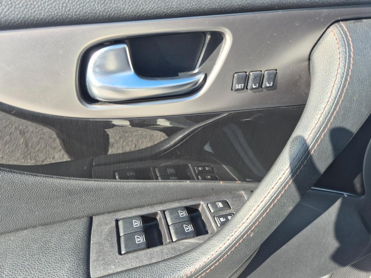 Infiniti QX70 3.0 diesel V6 AT S Premium