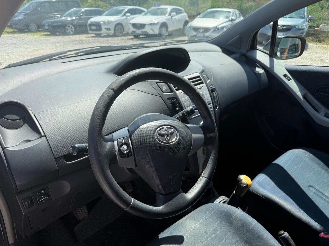 Toyota Yaris 1.0 5 porte Sol