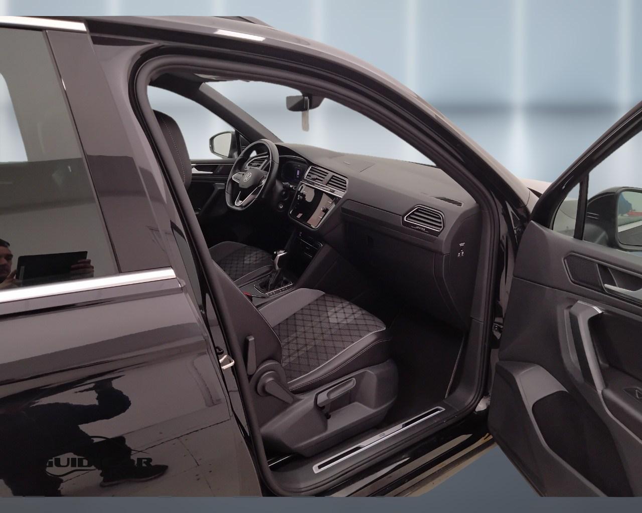VOLKSWAGEN Tiguan II 2021 - Tiguan 2.0 tdi R-Line 150cv dsg