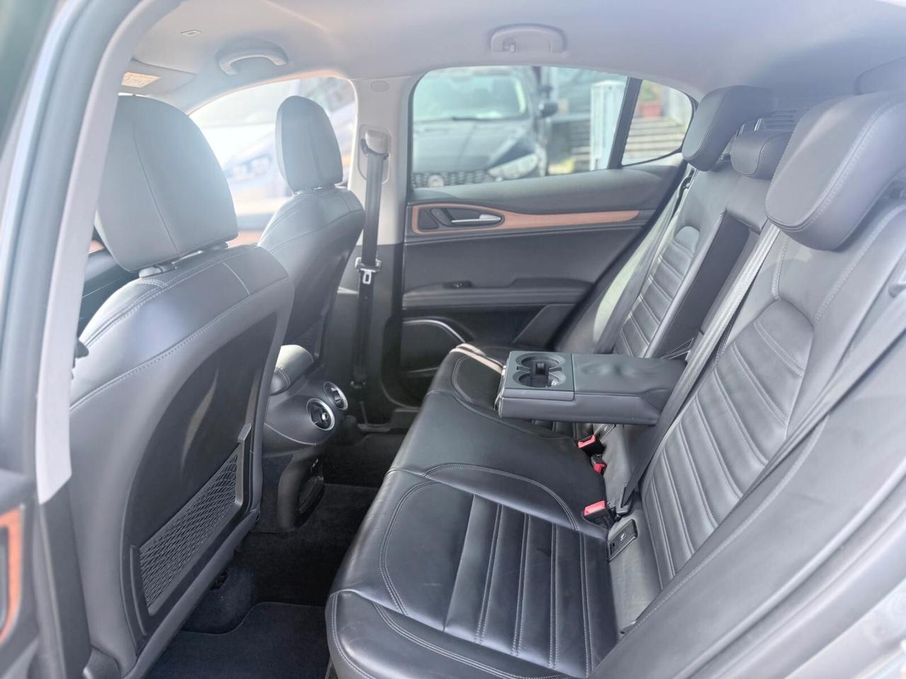 Alfa Romeo Stelvio 2.0 Turbo 280 CV AT8 Q4 GANCIO TRAINO