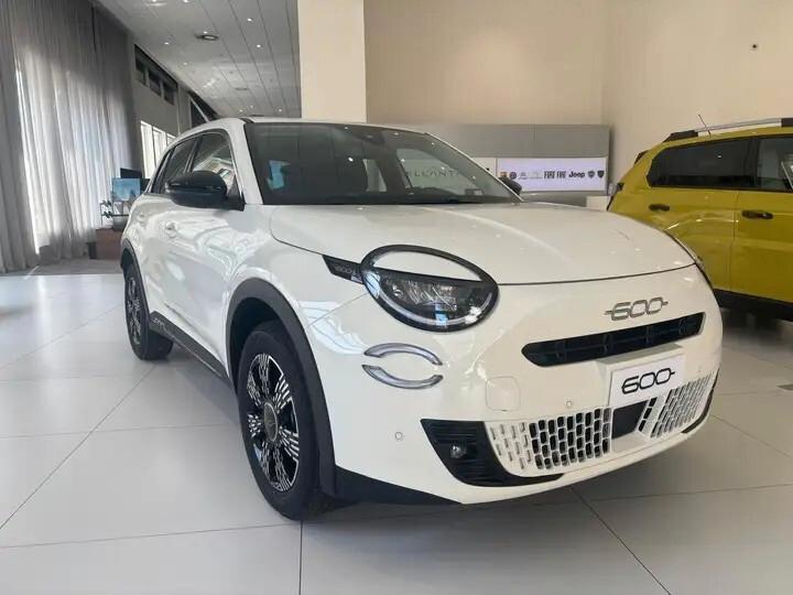 Fiat 600 Hybrid 110 CV DCT MHEV Business