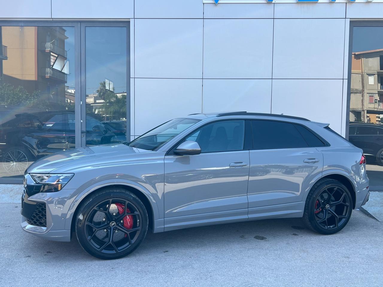 Audi RS Q8 performance possibilità noleggio no scoring
