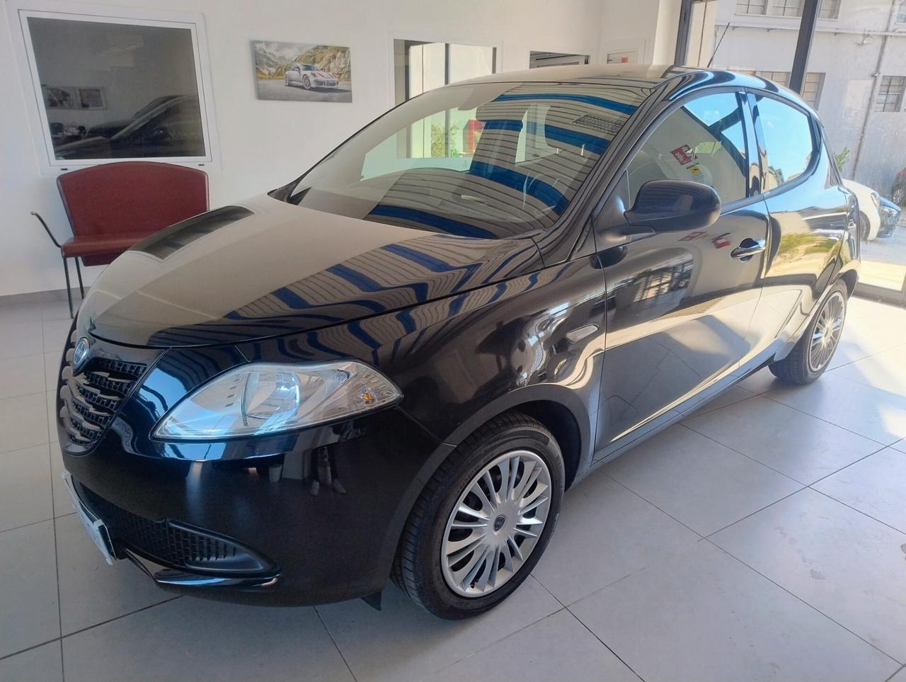 Lancia Ypsilon 1.2 69 CV 5 porte Elefantino