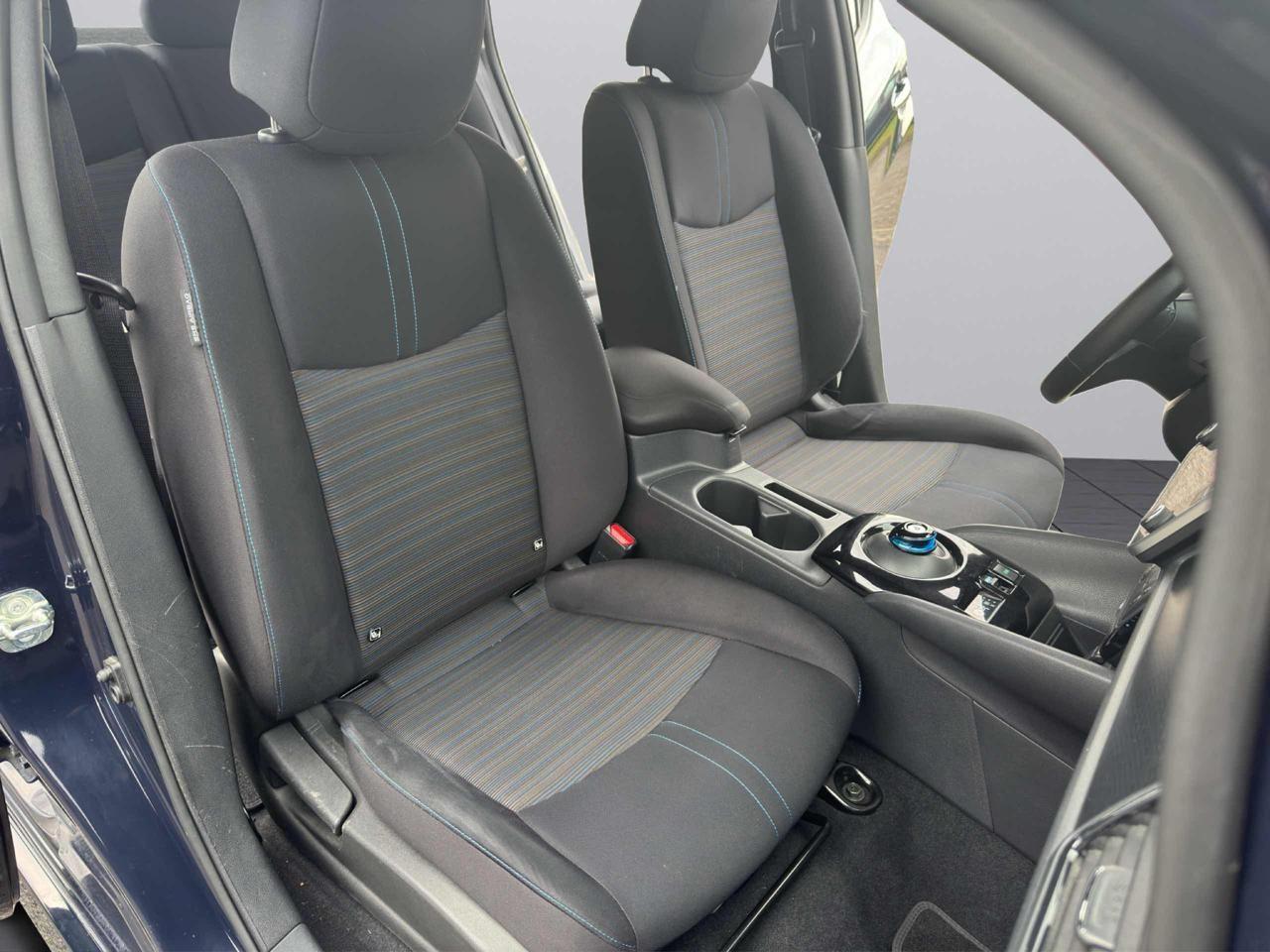 Nissan Leaf ACENTA 40 KWH-NAVI-SENSORI-RETROCAMERA-POKI KM-