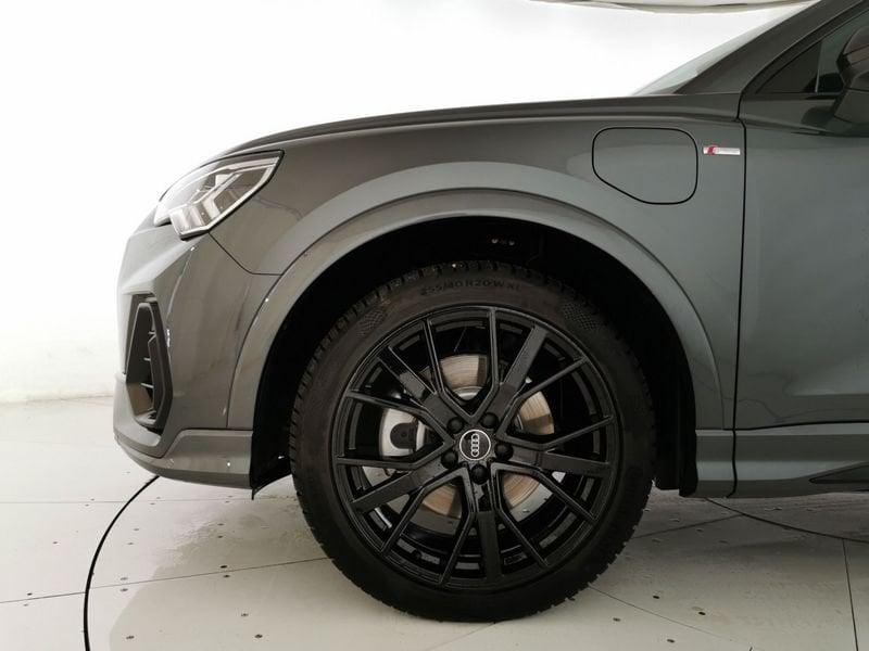 Audi Q3 45 1.4 tfsi e Identity Black s-tronic