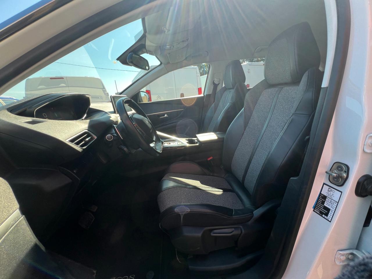 Peugeot 3008 BlueHDi 130 Automatica Sport