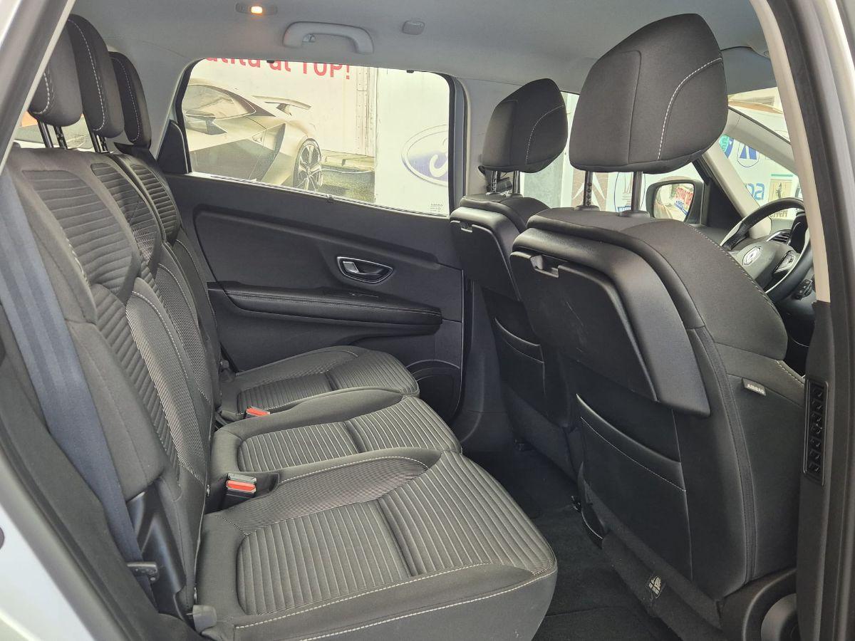 RENAULT - Grand Scénic - Blue dCi 120 CV Initiale Paris