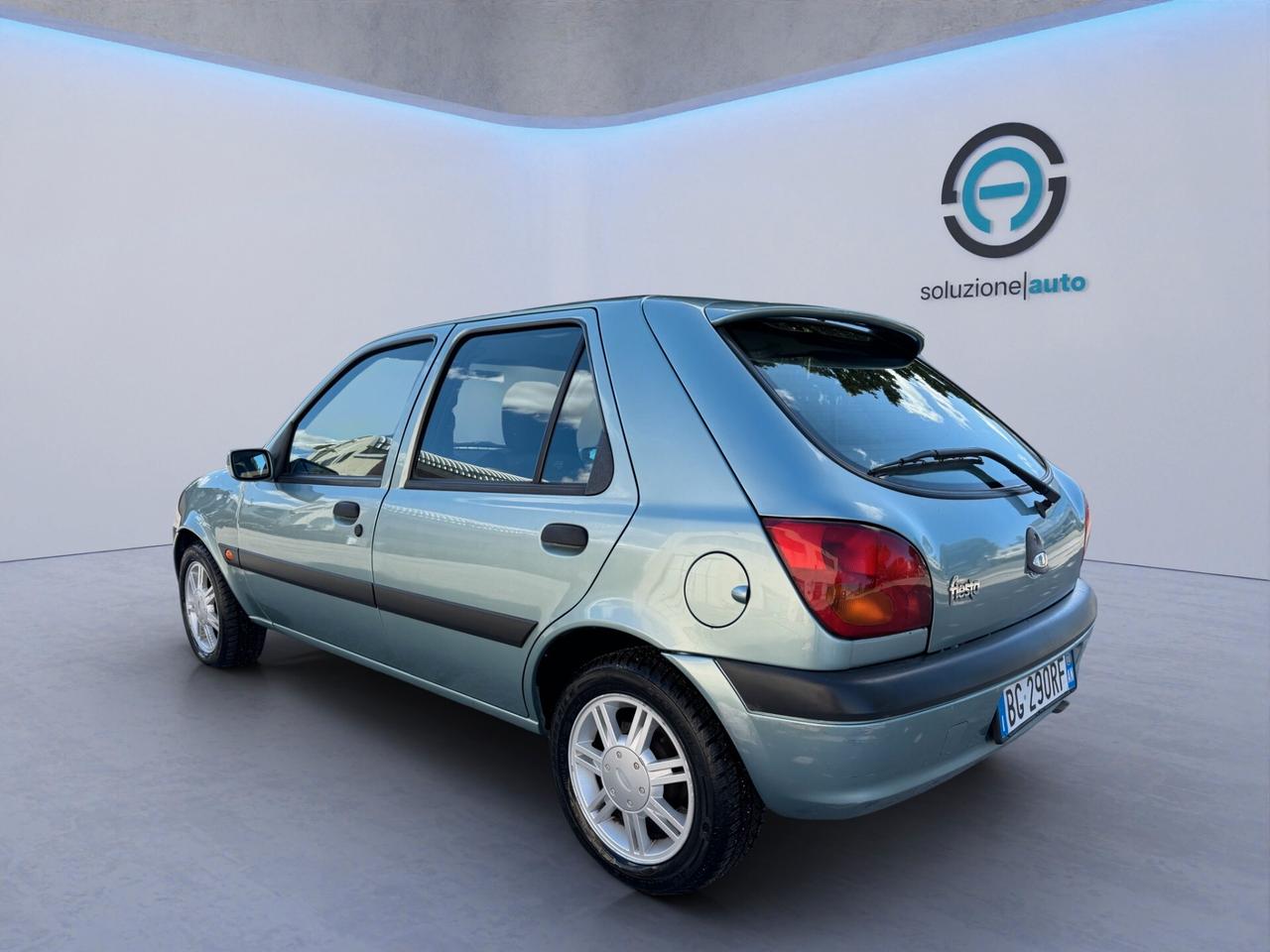 Ford Fiesta 1.2i 16V cat 5 porte Ghia