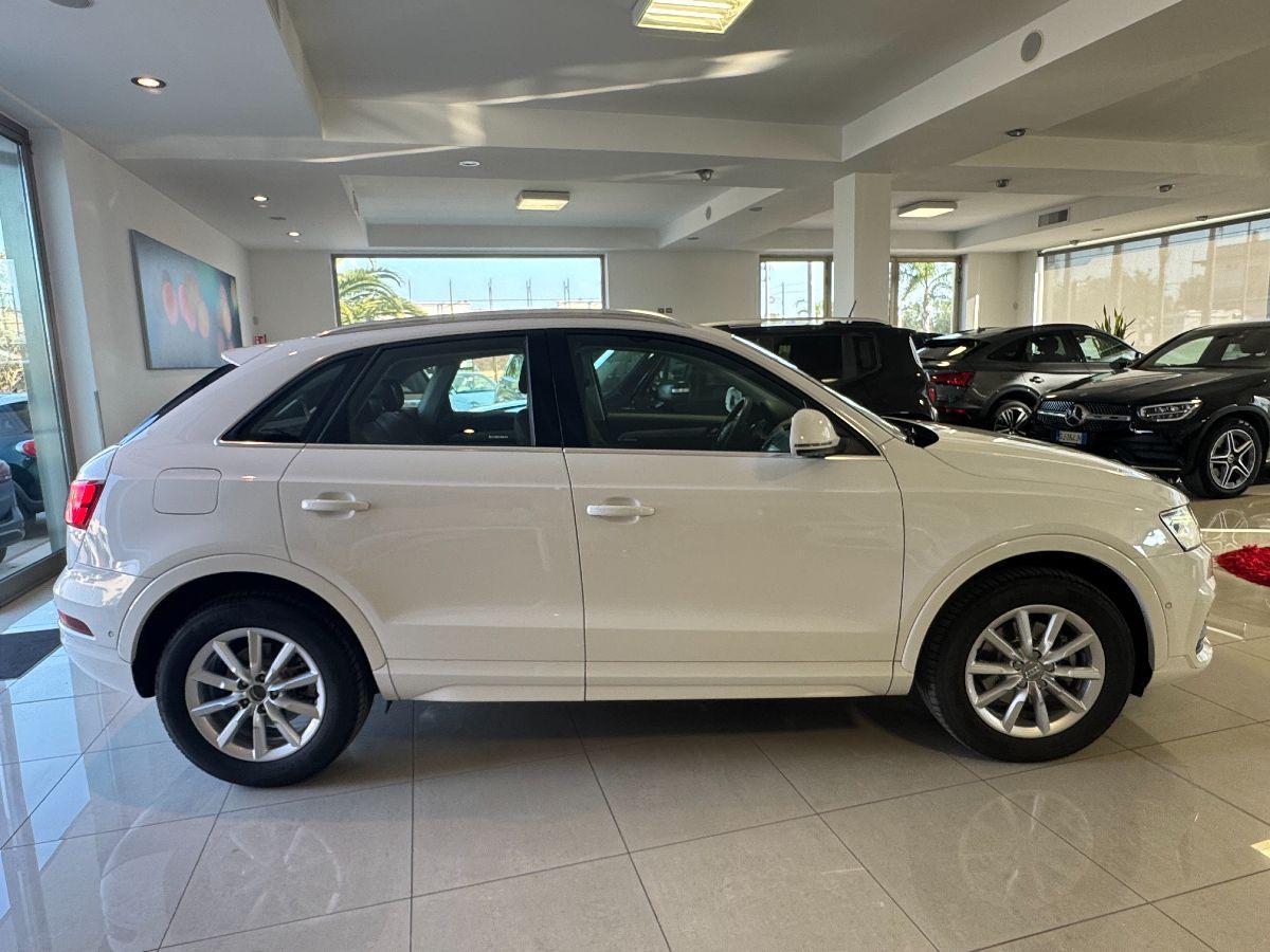 AUDI Q3 2.0 TDI 120 CV Sport 120.000 Km